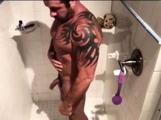 Big-cock Latin amateurs bareback anal in the shower after th